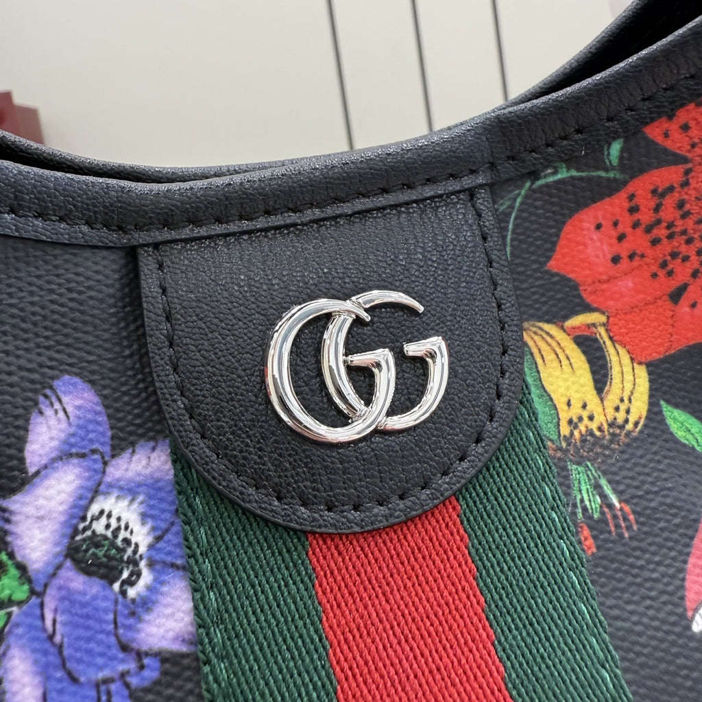 Gucci Black Leather Double G Tote Bag
