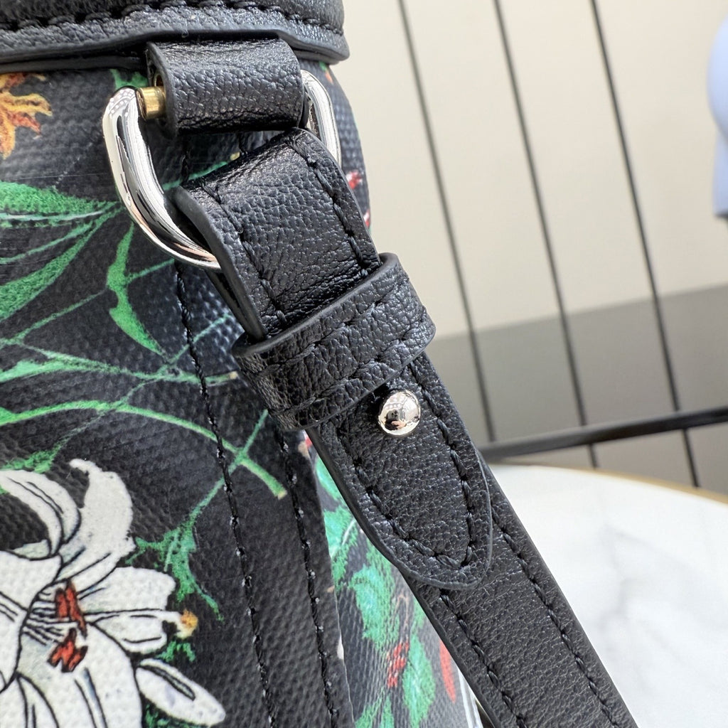 Gucci Black Leather Double G Tote Bag