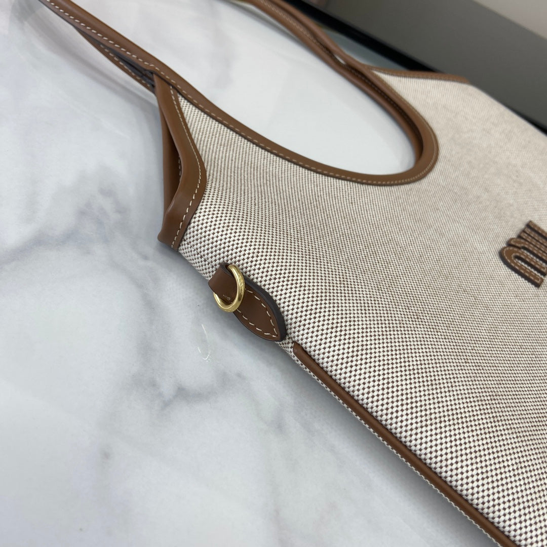 Miu Miu White Leather Letter-Motif Chain-Detail Chain-Strap Tote Bag