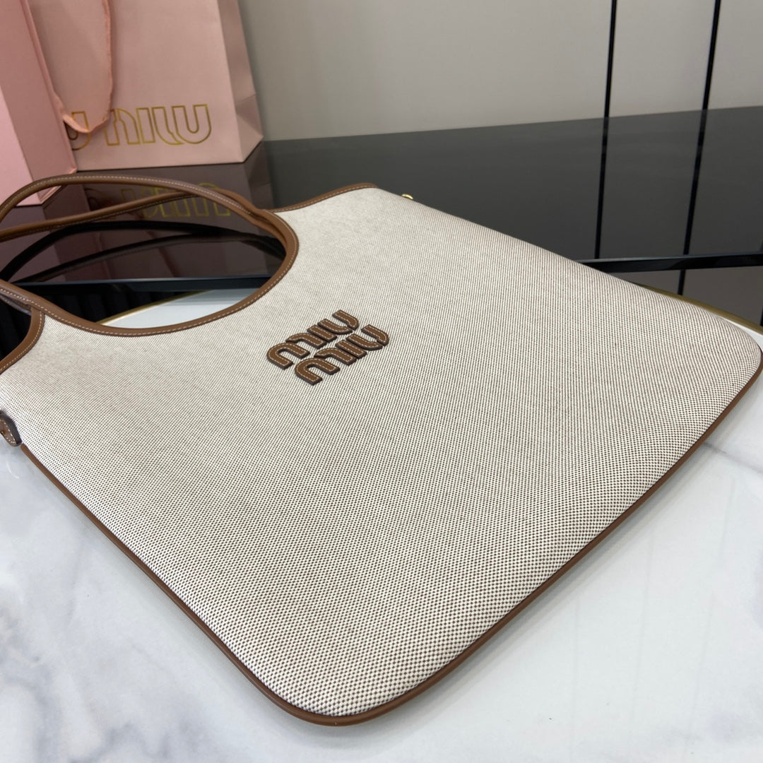 Miu Miu White Leather Letter-Motif Chain-Detail Chain-Strap Tote Bag