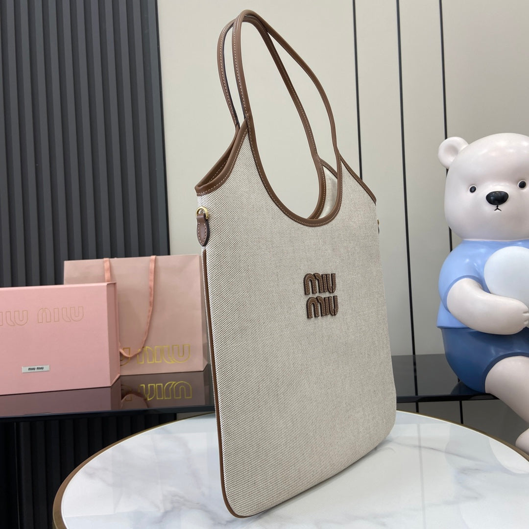 Miu Miu White Leather Letter-Motif Chain-Detail Chain-Strap Tote Bag