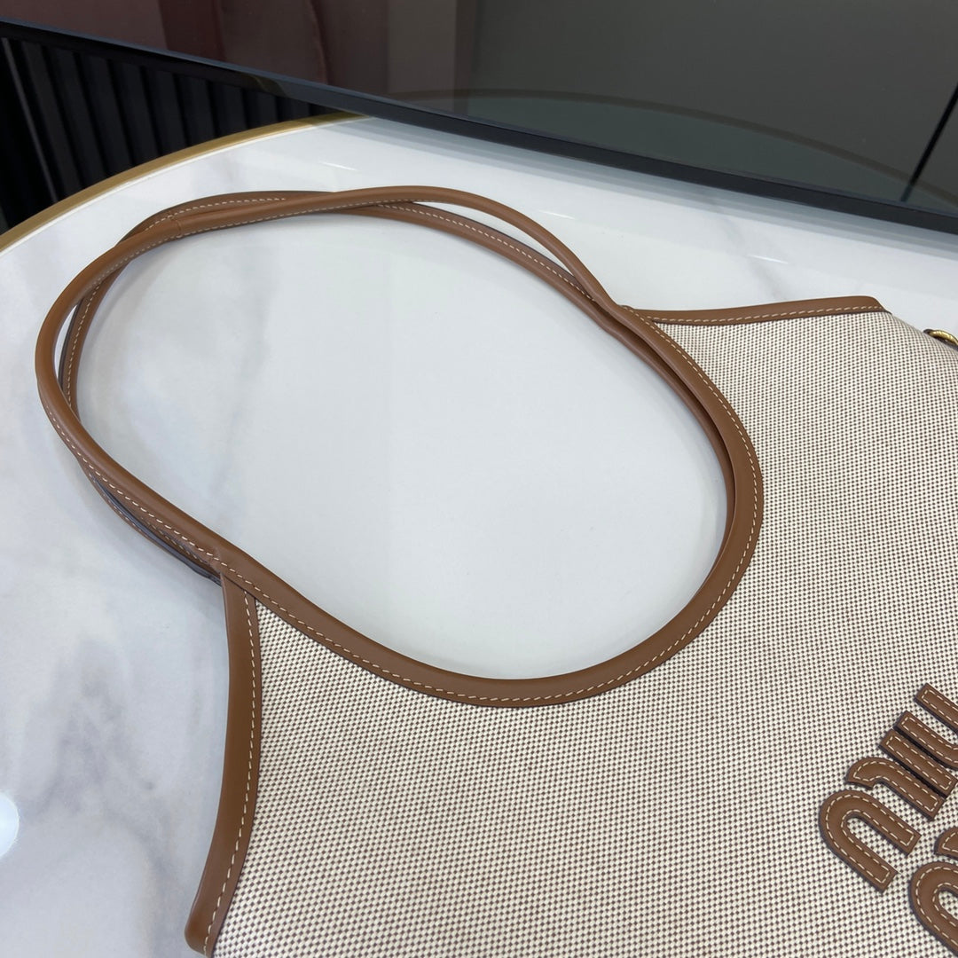 Miu Miu White Leather Letter-Motif Chain-Detail Chain-Strap Tote Bag