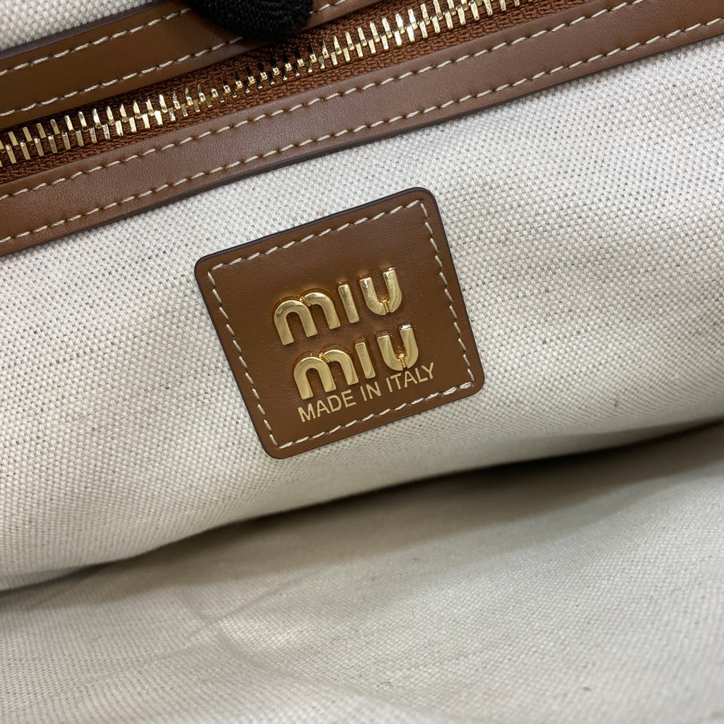 Miu Miu White Leather Letter-Motif Chain-Detail Chain-Strap Tote Bag
