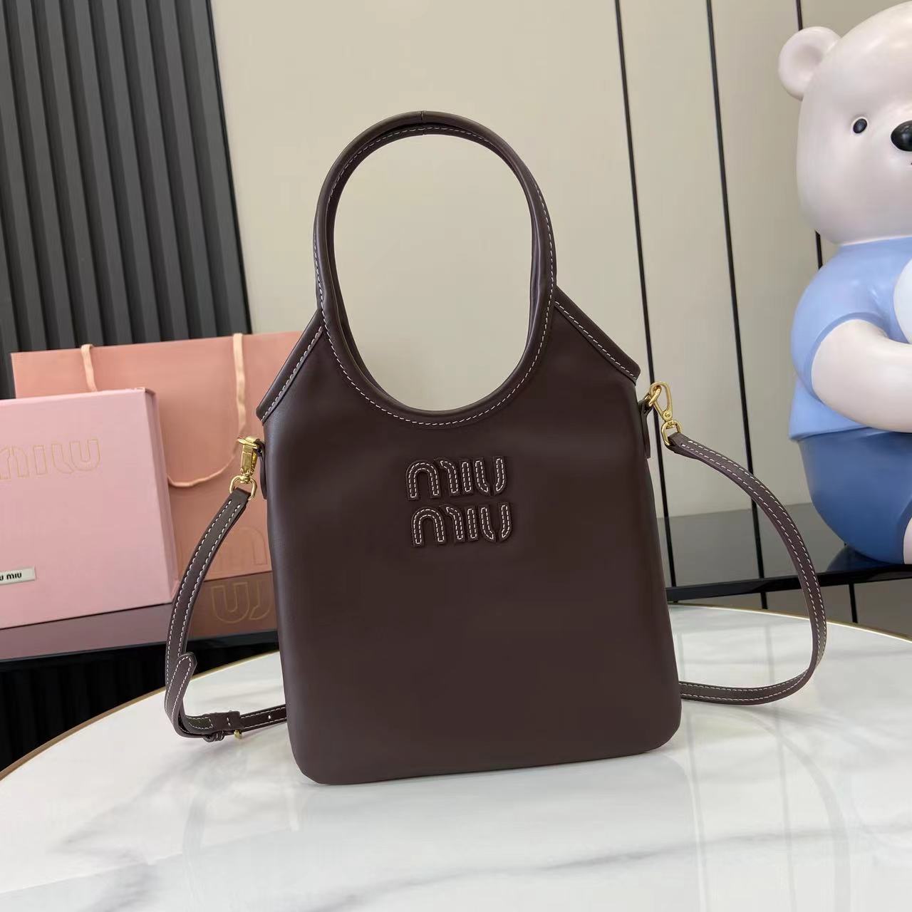 White Leather Letter-Motif Vintage-Finish Tote Bag