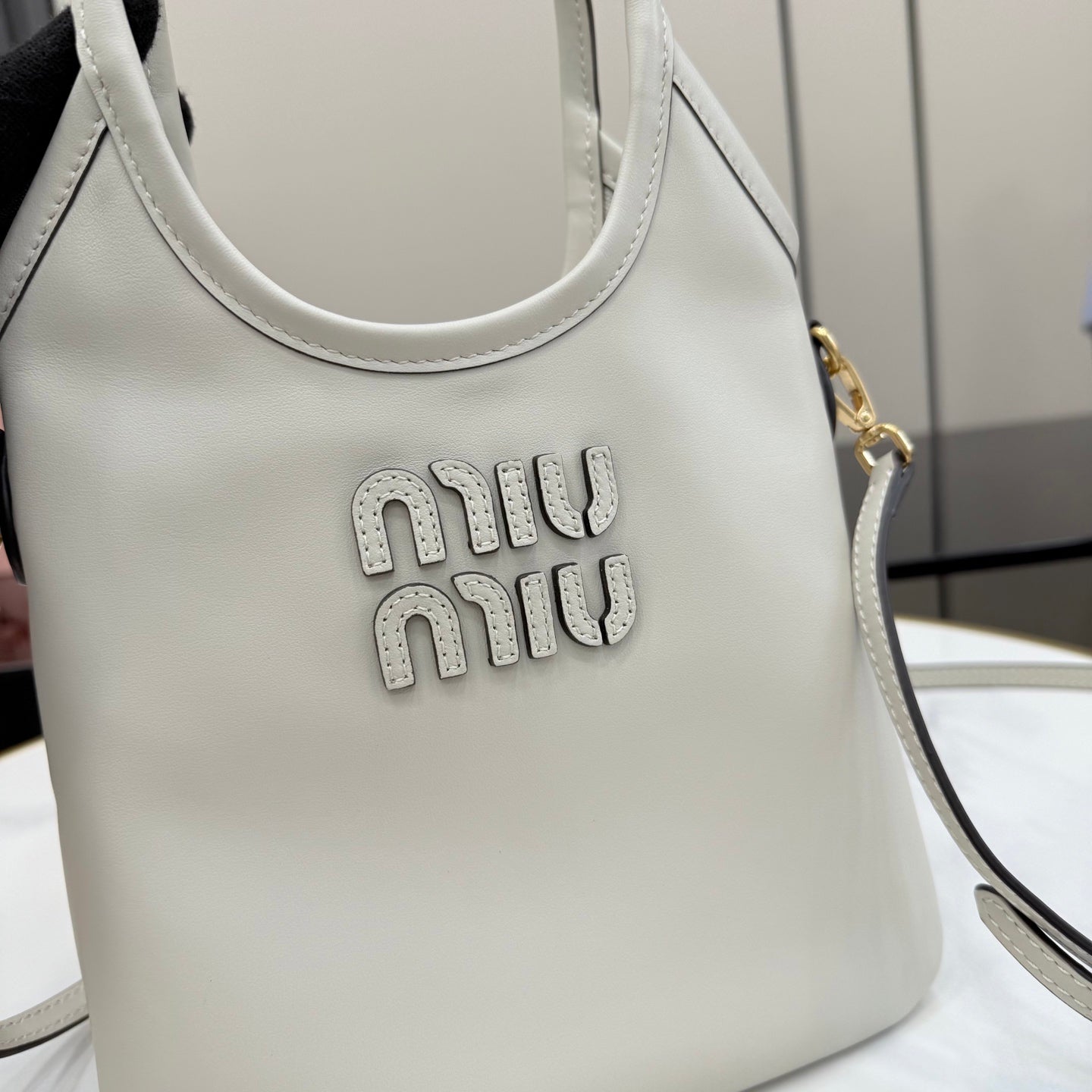 White Leather Letter-Motif Vintage-Finish Tote Bag