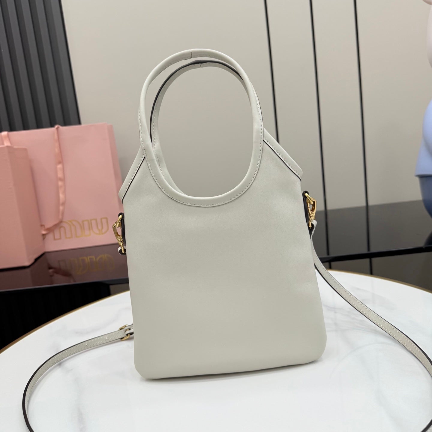 White Leather Letter-Motif Vintage-Finish Tote Bag
