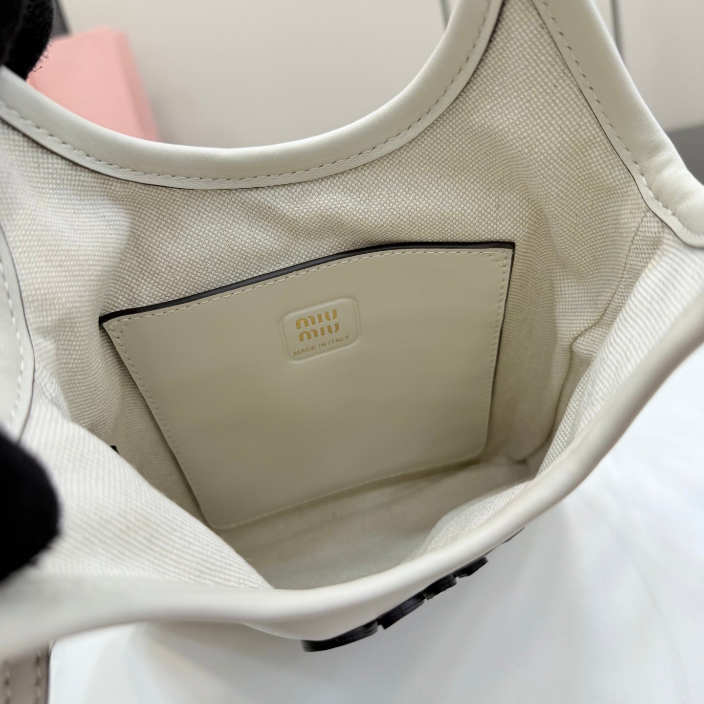 White Leather Letter-Motif Vintage-Finish Tote Bag