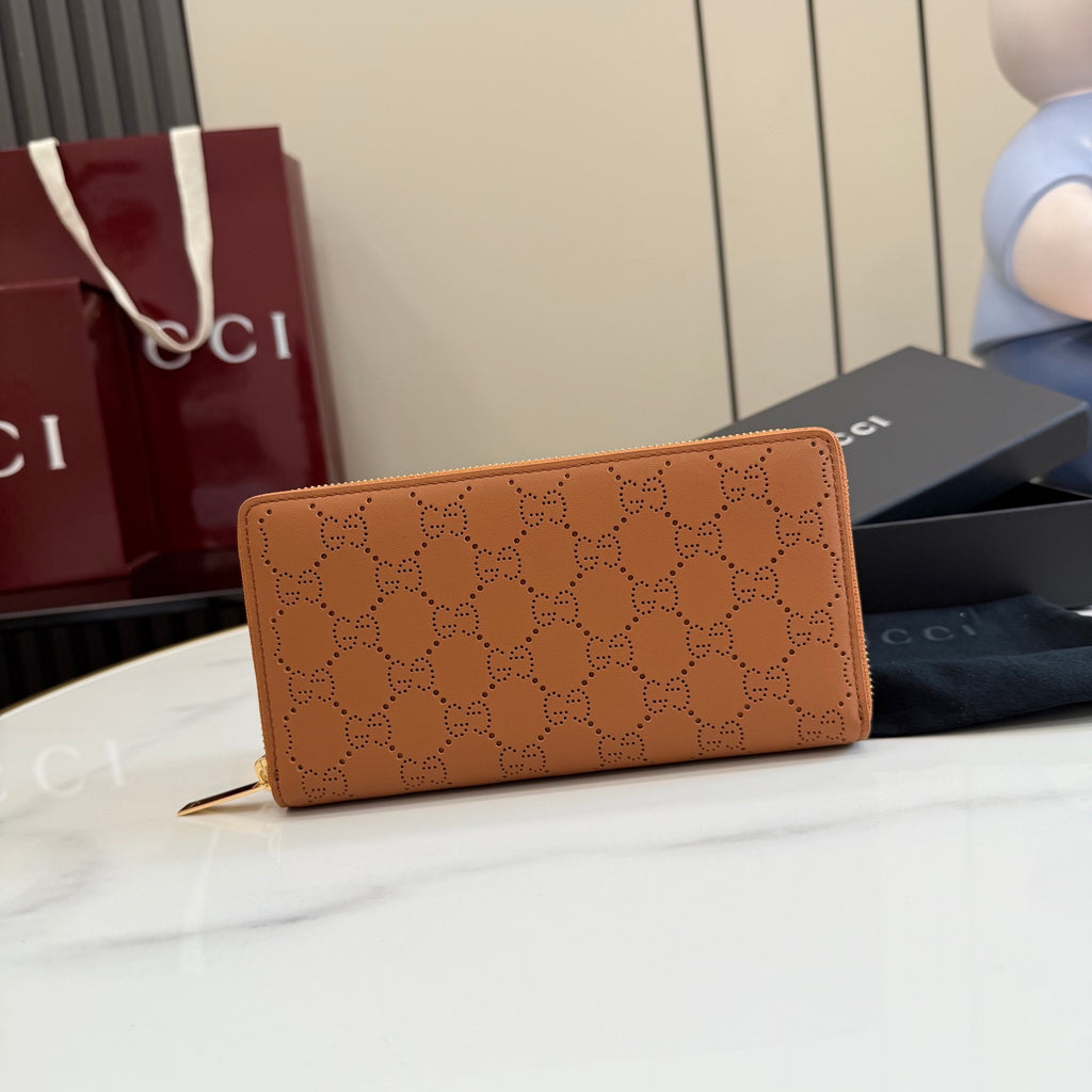 Gucci White Leather Openwork Clutch